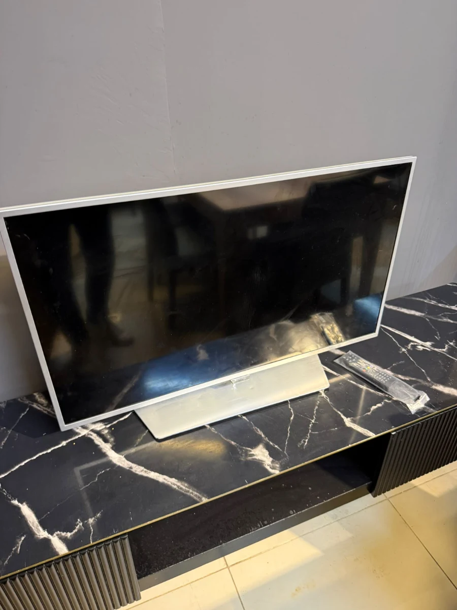 PHLİPS 40 İNÇ SMART AMBİYANSLI TV